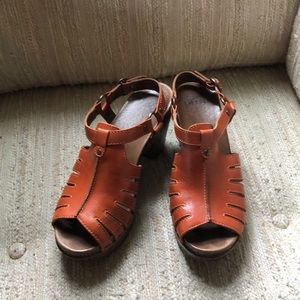 Dansko heeled sandal in burnt orange. Size 38.